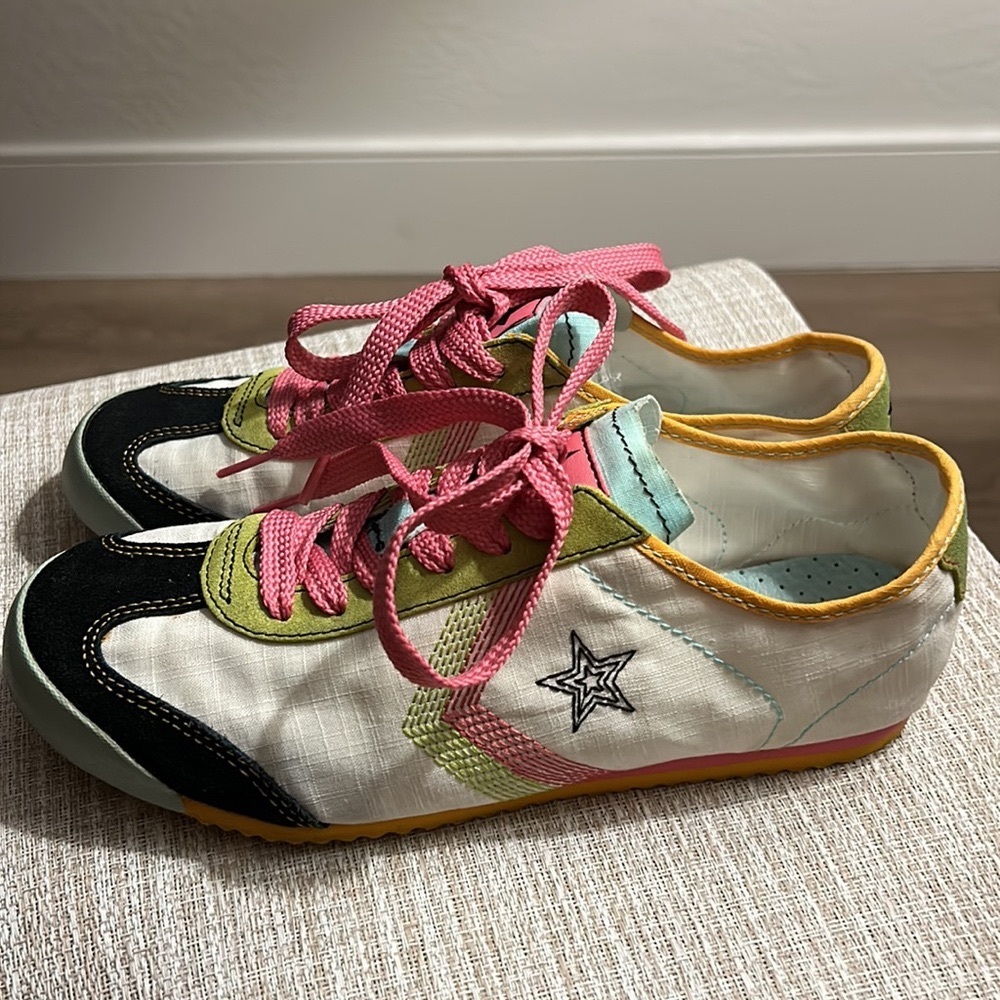 Converse shoes women’s 7.5